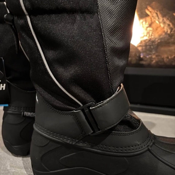 Tundra Quebec Waterproof,Thermolite Insulated,Velcro slip in,rugged sole boot - Picture 6 of 11